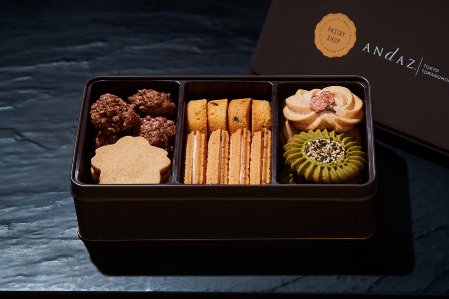 「桜クッキー缶」2900円