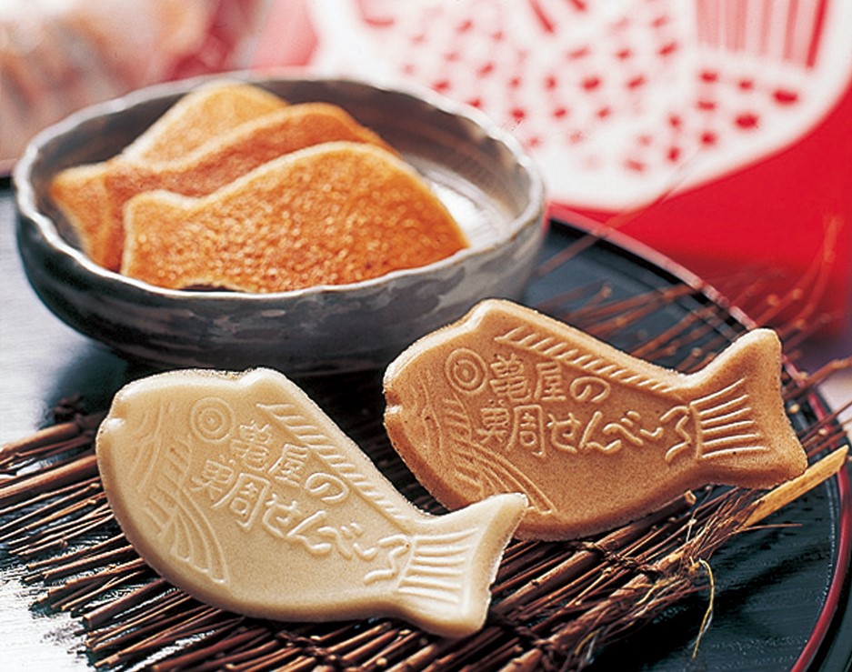 「鯛せんべい」12枚入り 432円～