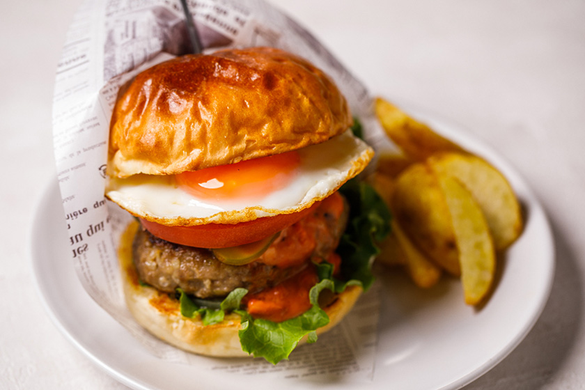 神戸に「高木珈琲」が初進出。自家焙煎のこだわりコーヒーと絶品フレンチトースト＆ハンバーガーに興奮！