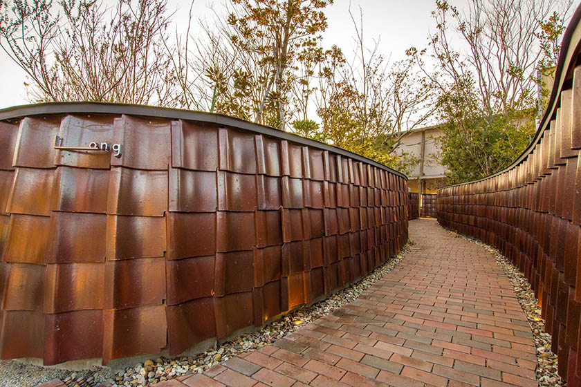 淡路島の西海岸にレストラン＆バー「Long」が誕生。オーシャンビューと異国グルメで心はリゾート気分！