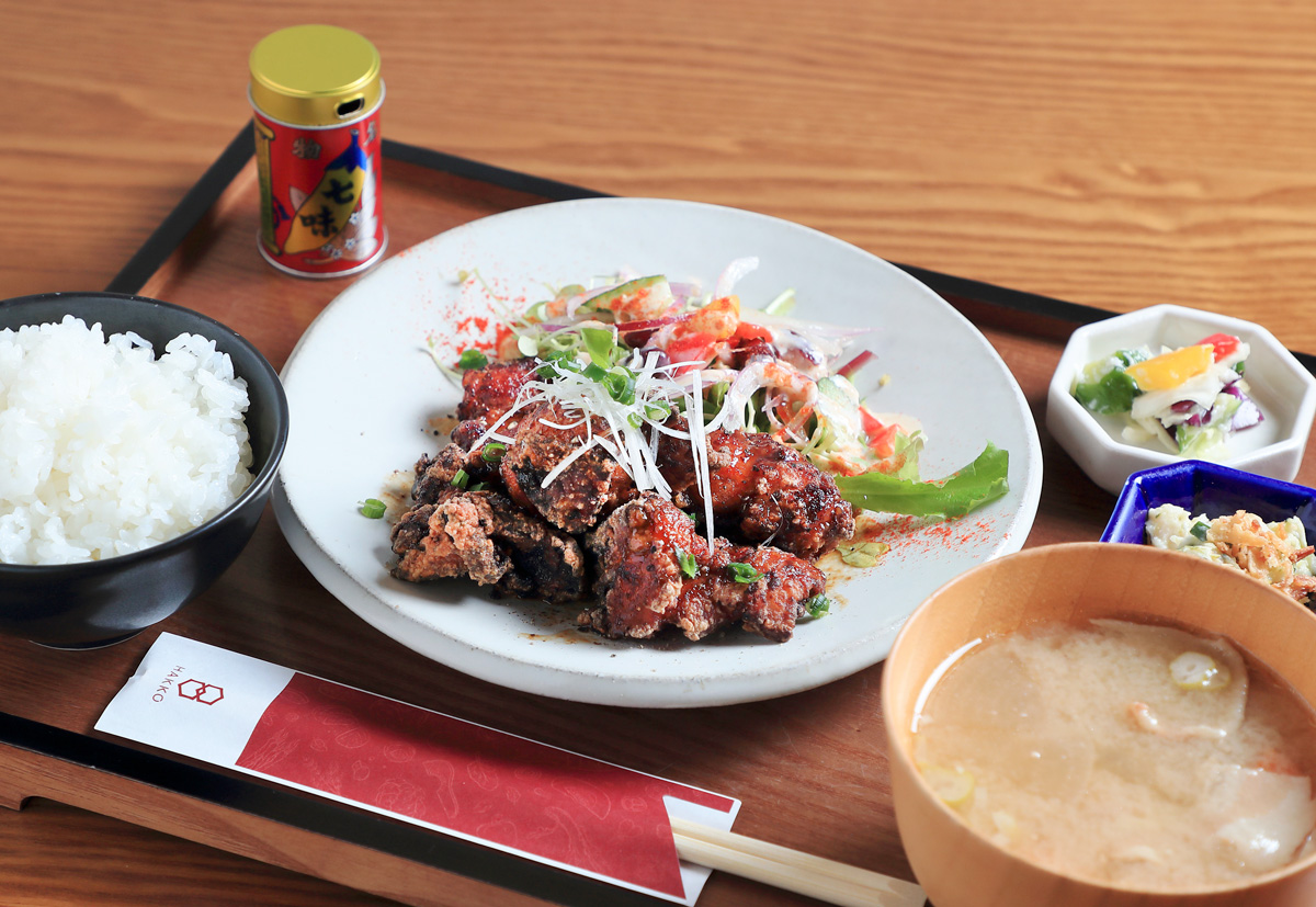 HAKKO MONZENランチ　1500円。ご飯、味噌汁、小鉢2品、ドリンク付き