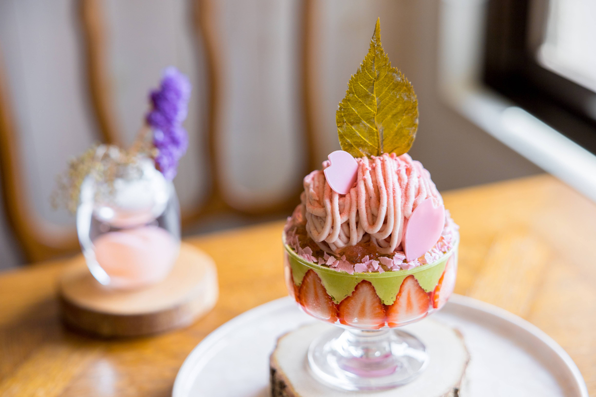 桜パフェ　1540円　※提供期間：3月下旬〜4月下旬を予定