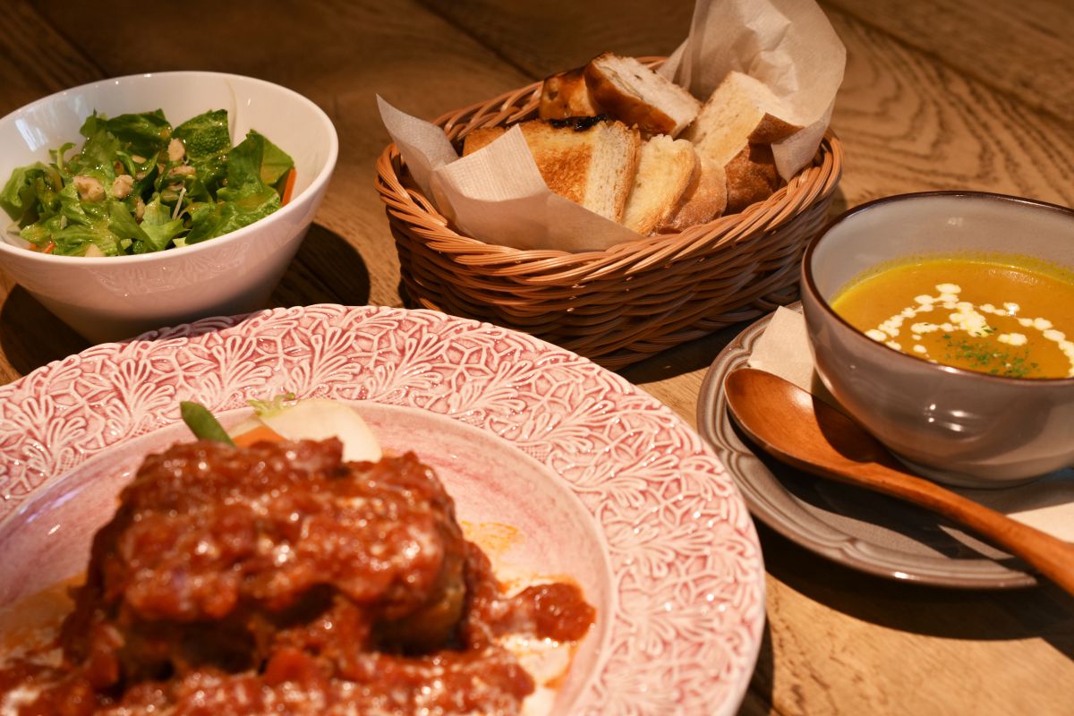 「トマトソースのロールキャベツ」ランチ：1150円