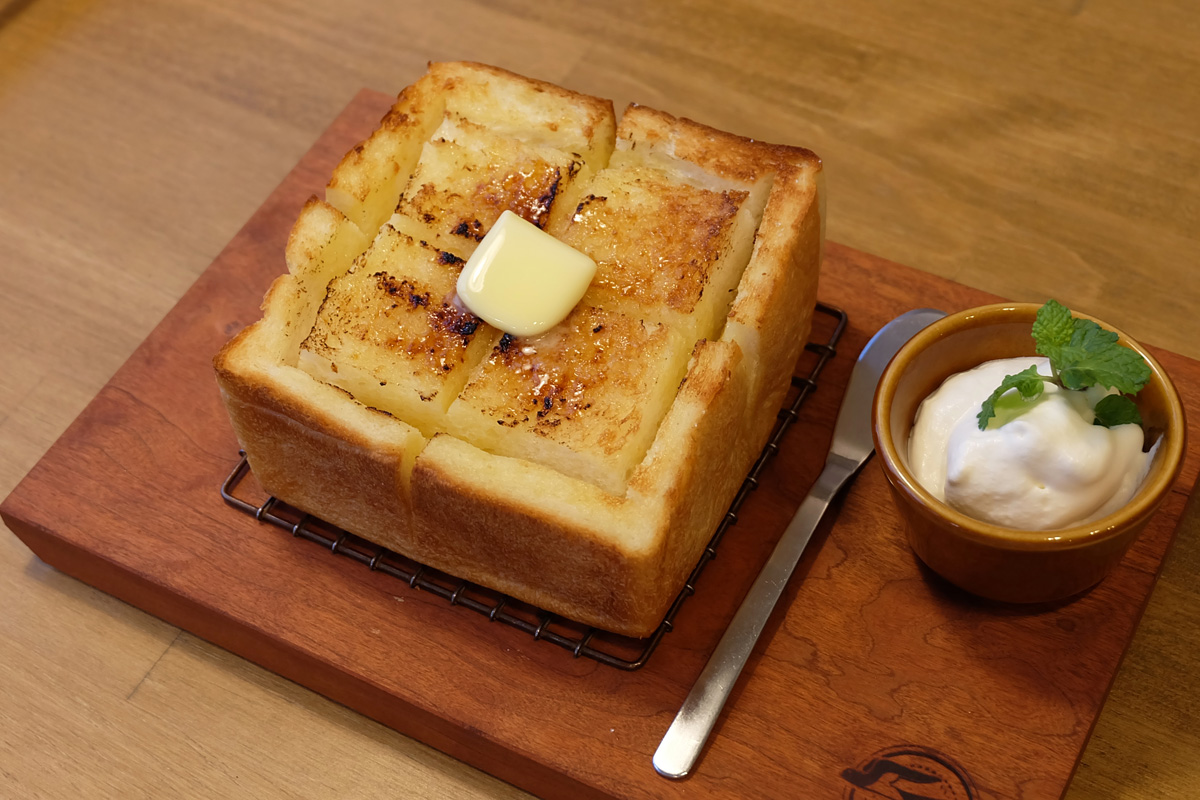 「厚切りバタートースト」650円