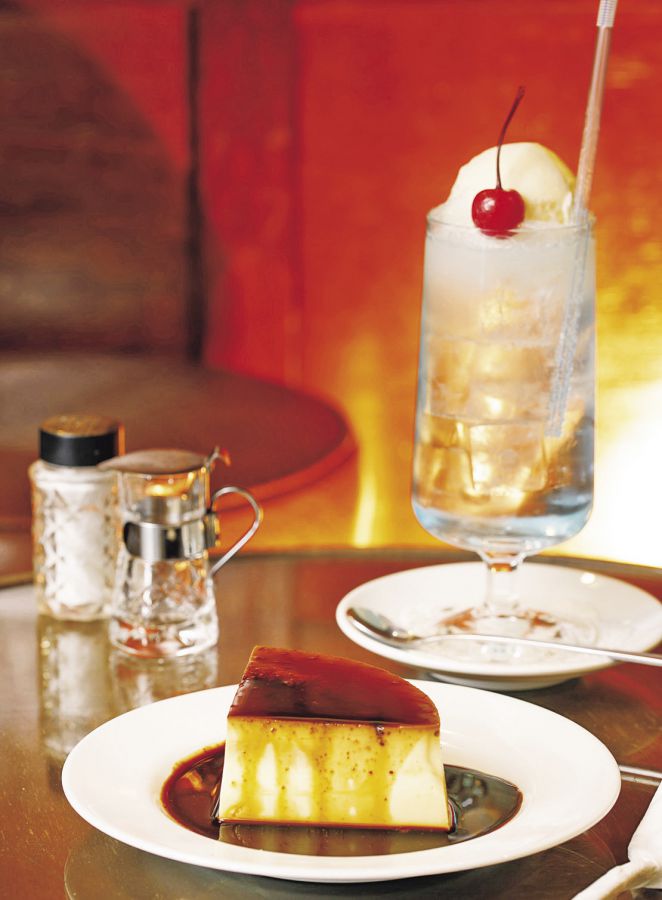 「プリン」710円、「クリームソーダ」600円
