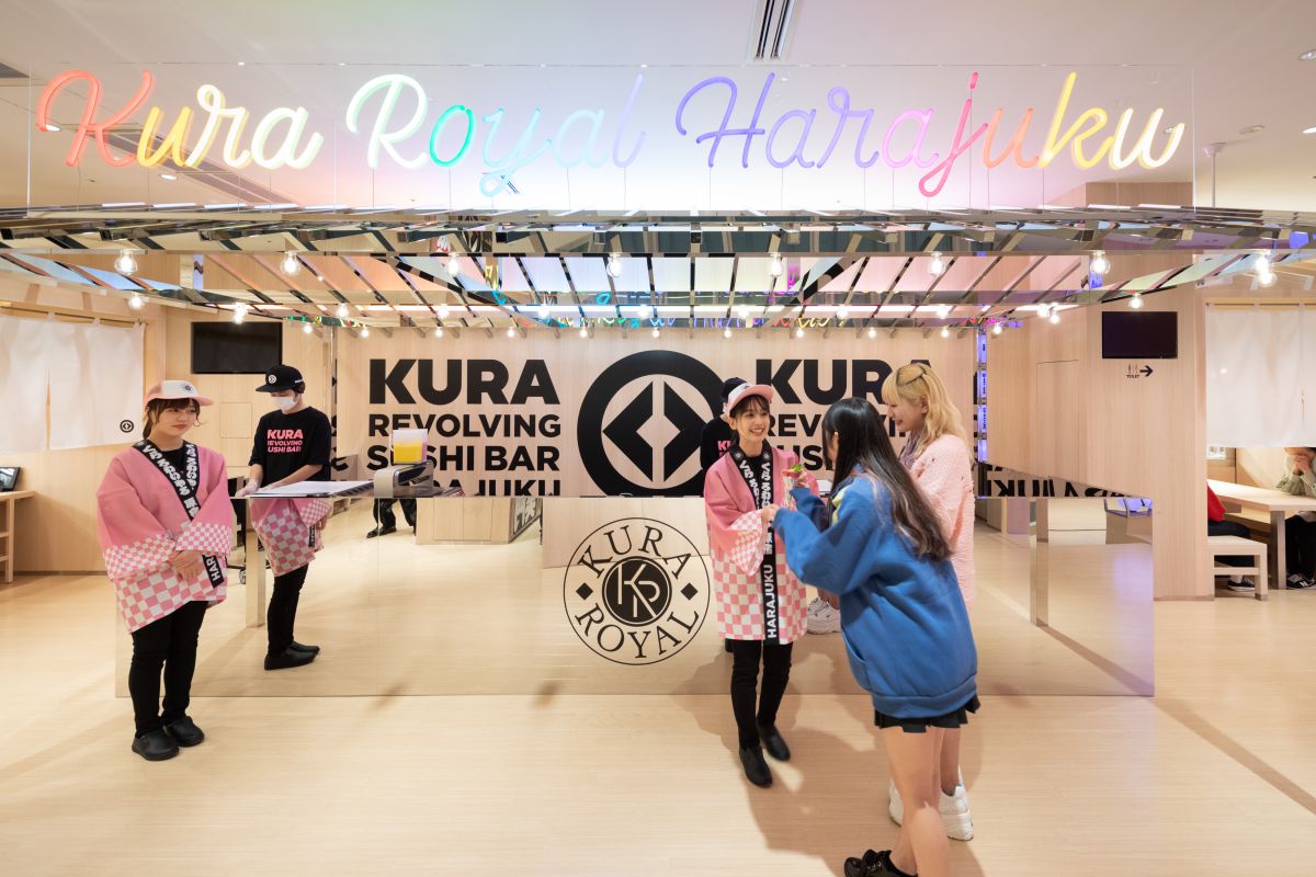 近未来的なデザインが目をひく「スイーツ屋台」