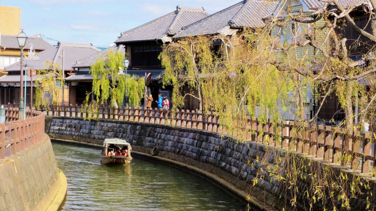 さっぱ船小江戸町並みコースは往復1500円（所要40分）