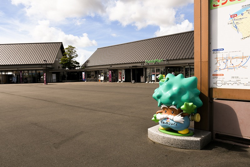 レストランや物産館など、店舗ごとに建物が分かれている