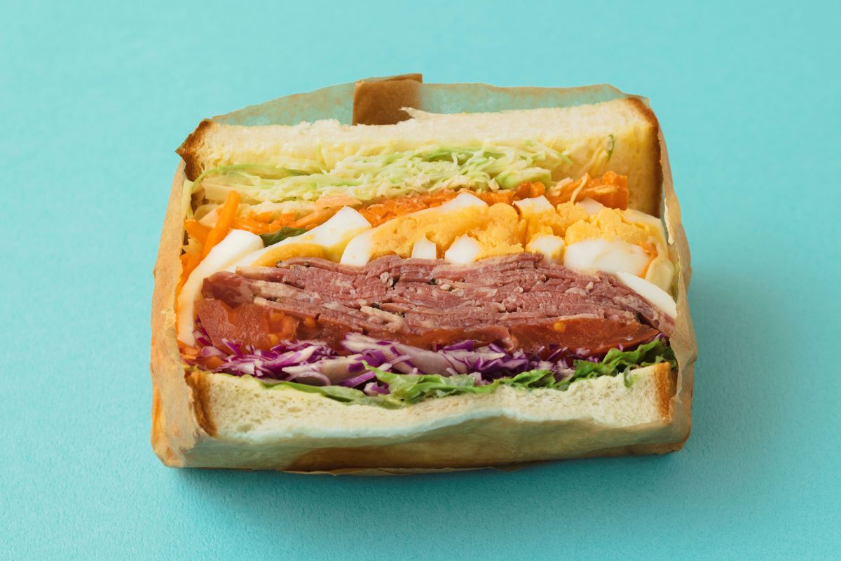 「パストラミビーフのボリュームサンド」テイクアウト 756円、イートイン 770円