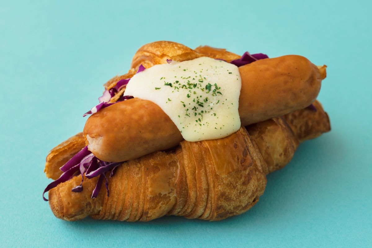 「クロワッサンドッグ」テイクアウト 594円、イートイン 605円