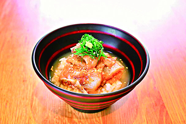 魚の切り身がたっぷり入った「房総茶漬け」