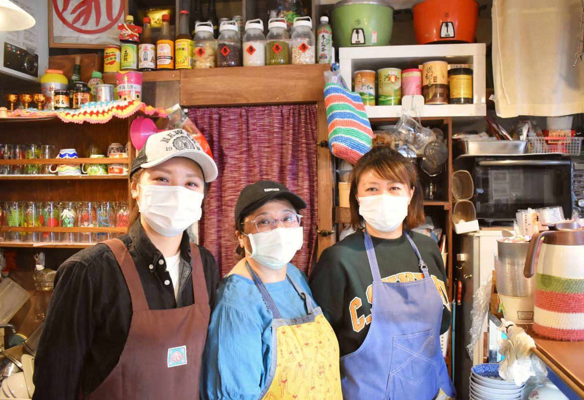 （右から）山岡さん、親戚のおばさま、山岡さんの妹さん