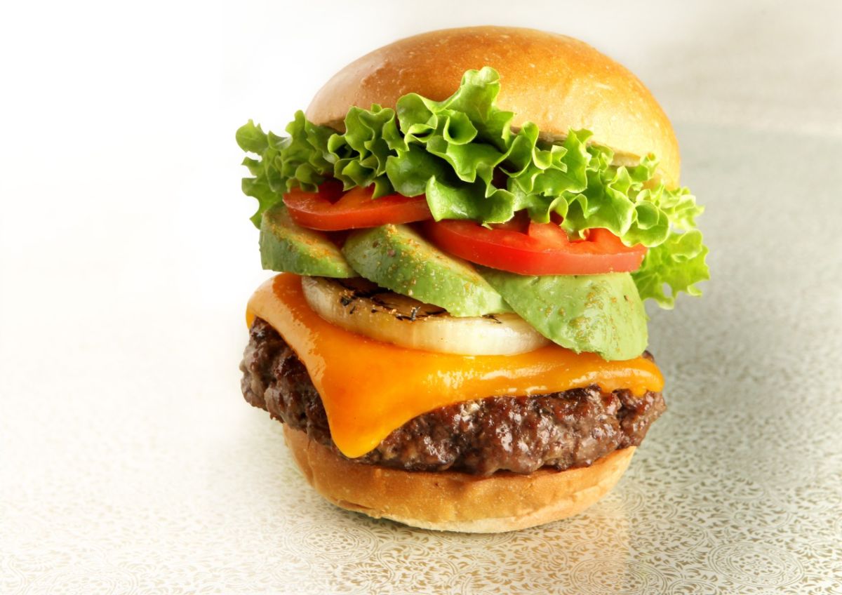 厚切りチェダーアボカドバーガー 単品1330円