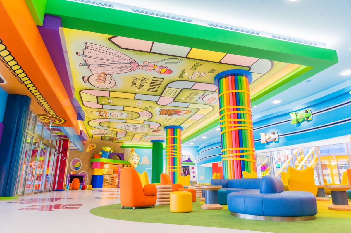 ©Disney／Pixar SCRABBLE is a registered trademark of Mattel, Inc. Trademark and game tiles used with permission. © Mattel, Inc. All Rights Reserved.