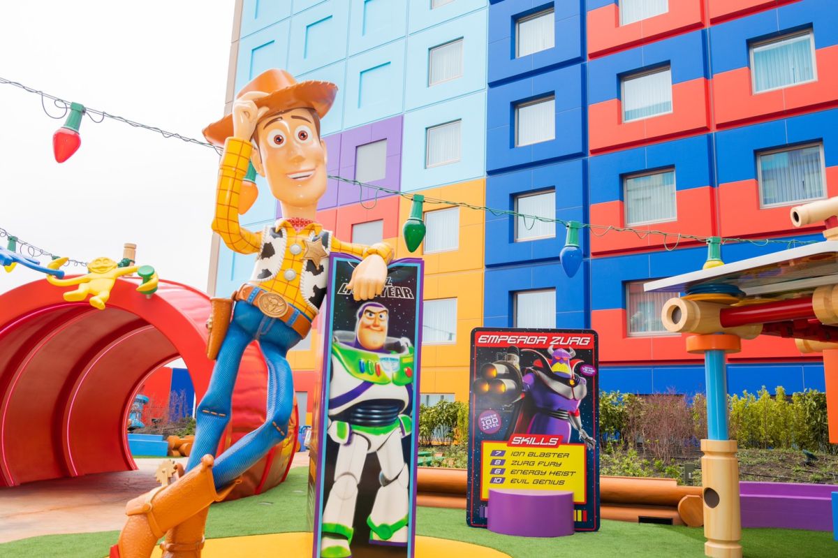 ©Disney／Pixar TINKERTOY is a trademark of Hasbro and is used with permission.© 2021 Hasbro. All Rights Reserved. Licensed by Hasbro. “You’ve Got A Friend in Me”Words and Music by Randy Newman©1995 Walt Disney Music Company (ASCAP)All Rights Reserved. Used With Permission. © 2021 and ® Rubik’s Brand Ltd. All Rights Reserved. Barrel of Monkeys © 2021 and ® Hasbro, Inc. All Rights Reserved LINCOLN LOGS is a trademark of Hasbro and is used with permission. © 2021 Hasbro. All Rights Reserved. Licensed by Hasbro.