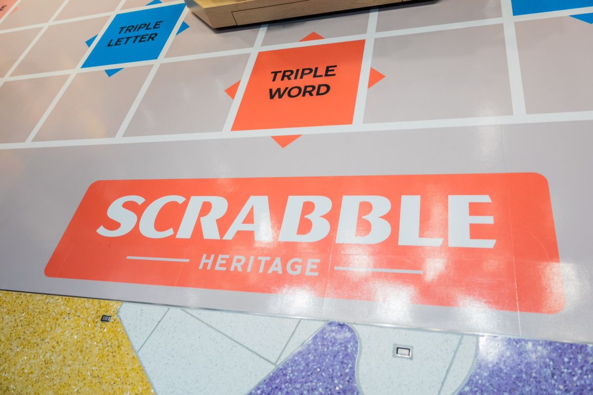 ©Disney／Pixar SCRABBLE is a registered trademark of Mattel, Inc. Trademark and game tiles used with permission. © Mattel, Inc. All Rights Reserved.