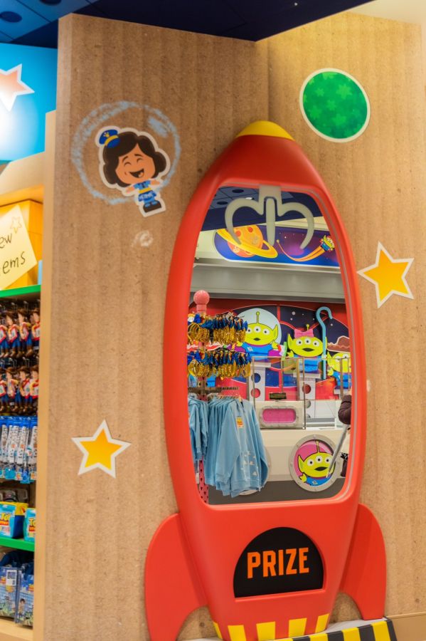 ©Disney／Pixar SCRABBLE is a registered trademark of Mattel, Inc. Trademark and game tiles used with permission. © Mattel, Inc. All Rights Reserved.