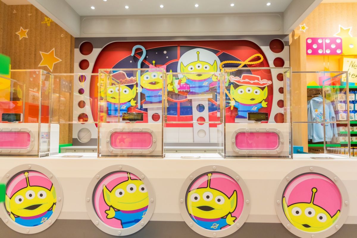 ©Disney／Pixar SCRABBLE is a registered trademark of Mattel, Inc. Trademark and game tiles used with permission. © Mattel, Inc. All Rights Reserved.