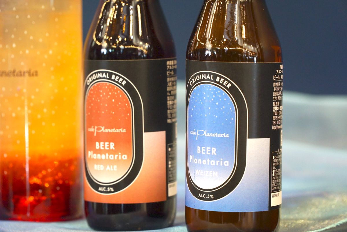 左から「ビアプラネタリア-レッドエール-」、「ビアプラネタリア-ヴァイツェン-」各920円