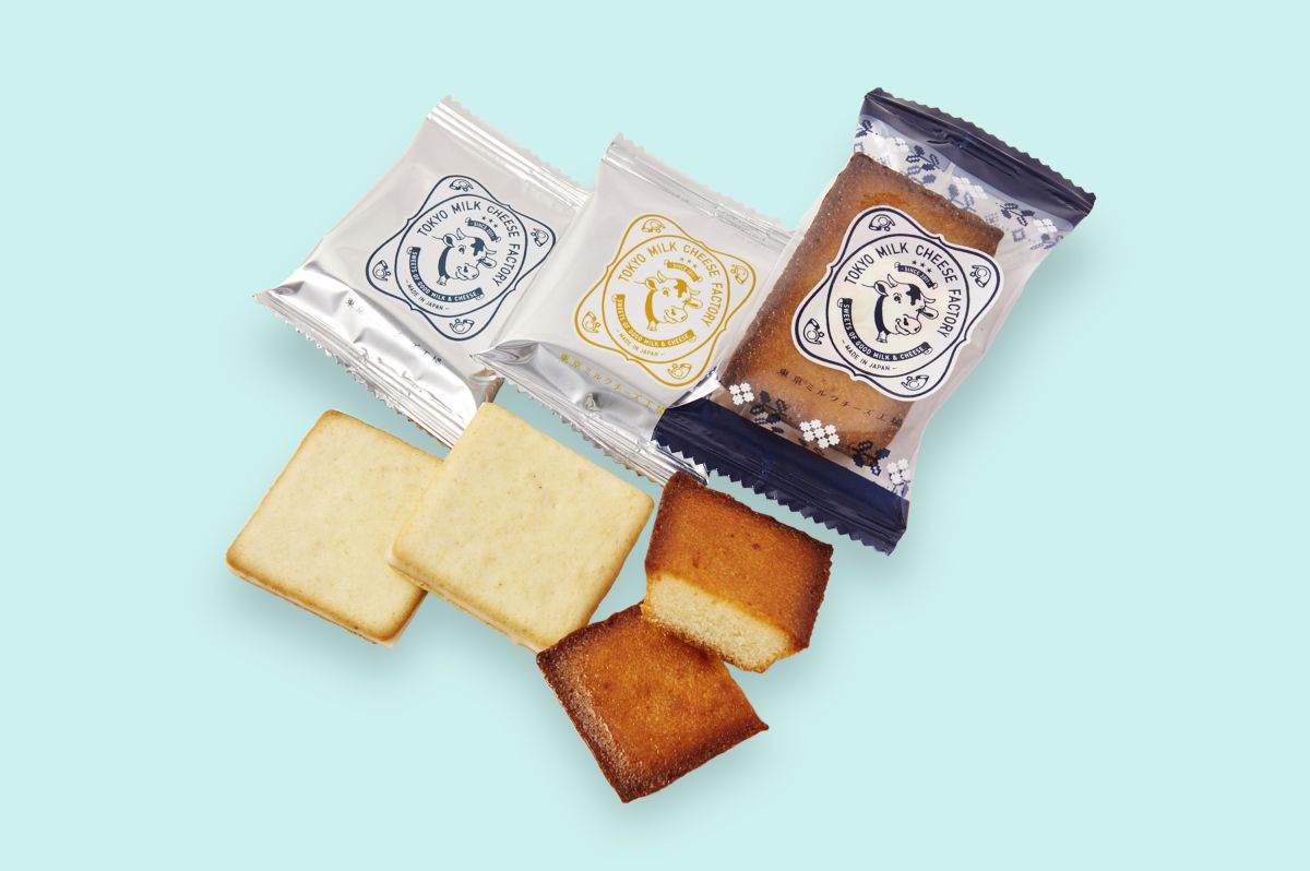 （左から）ソルト＆カマンベールクッキー　10枚入1080円、蜂蜜＆ゴルゴンゾーラクッキー　10枚入1080円、チーズフィナンシェ ソルト＆カマンベール 6個入1296円