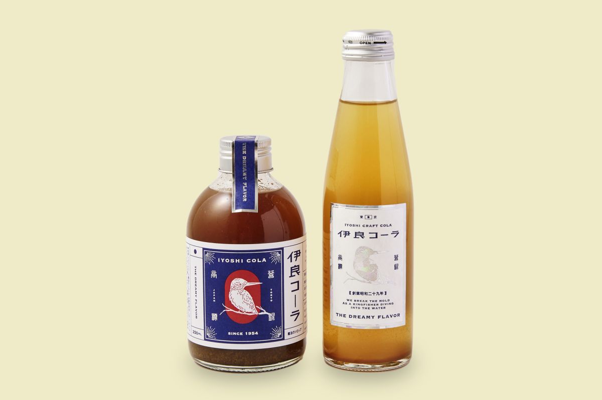 左から）クラフトコーラ“魔法のシロップTHE DREAMY FLAVOR” 250mL 2750円、 IYOSHI CRAFT COLA 200mL 450円