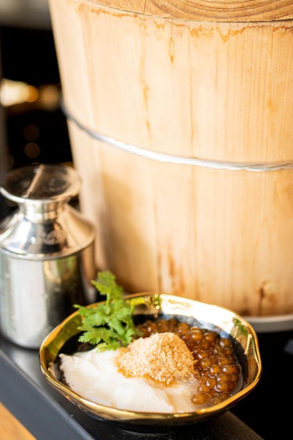 手作りタピオカ(粉圓)入りの「麥芽糖花生粉圓豆花」NT$70。タピオカミルクティーのタピオカ(珍珠)とはちょっと違って2層仕立て！