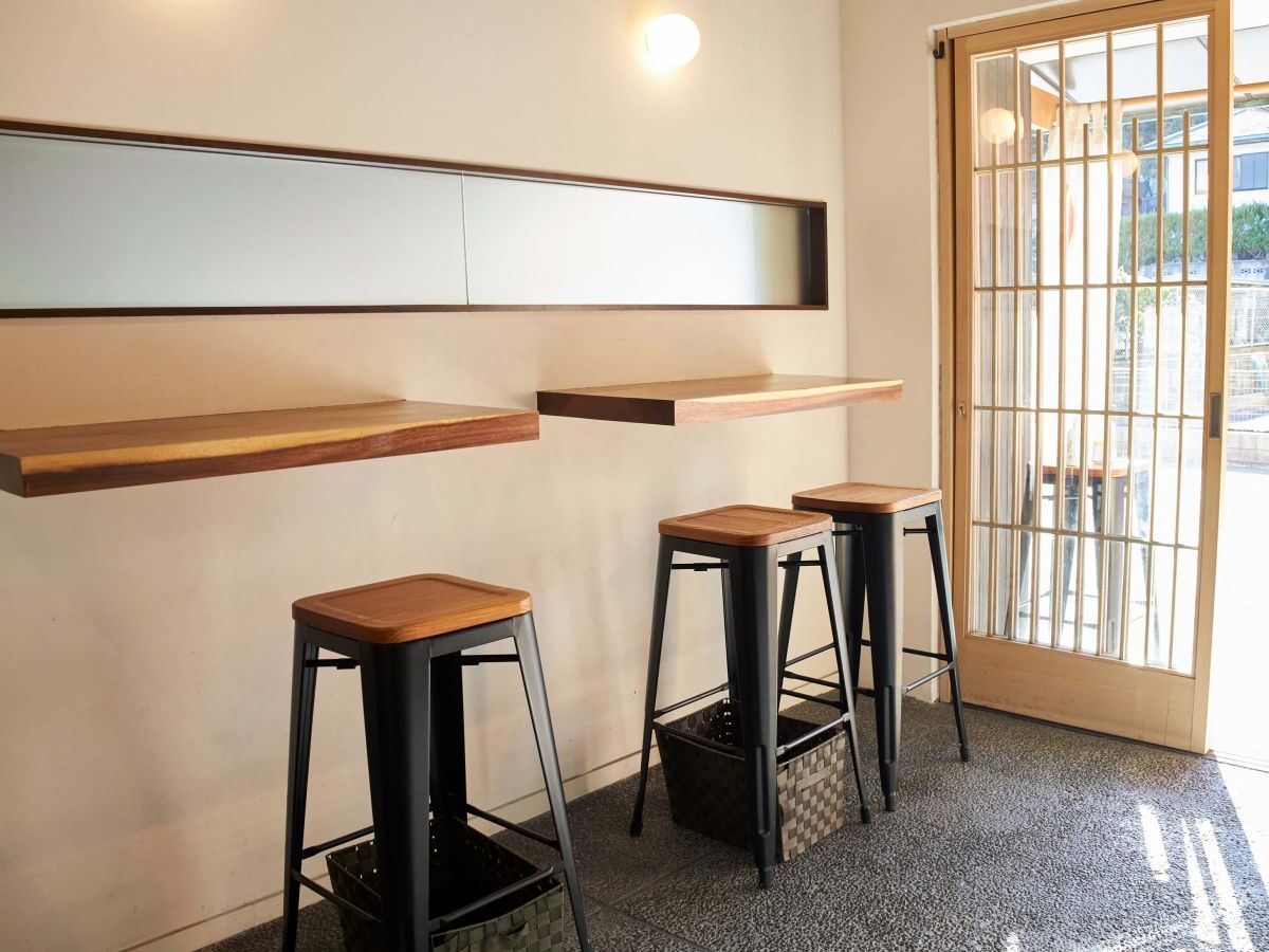 カウンター席のほかテーブル席もあります