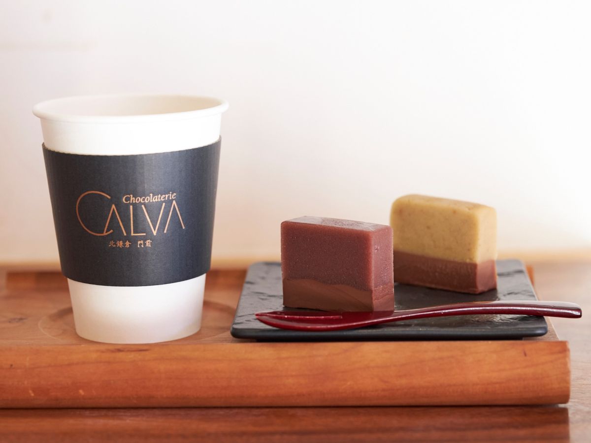 「門前セット」（ドリンク付）935円　※写真左から「羊羹ショコラ」「栗きんとんショコラ」