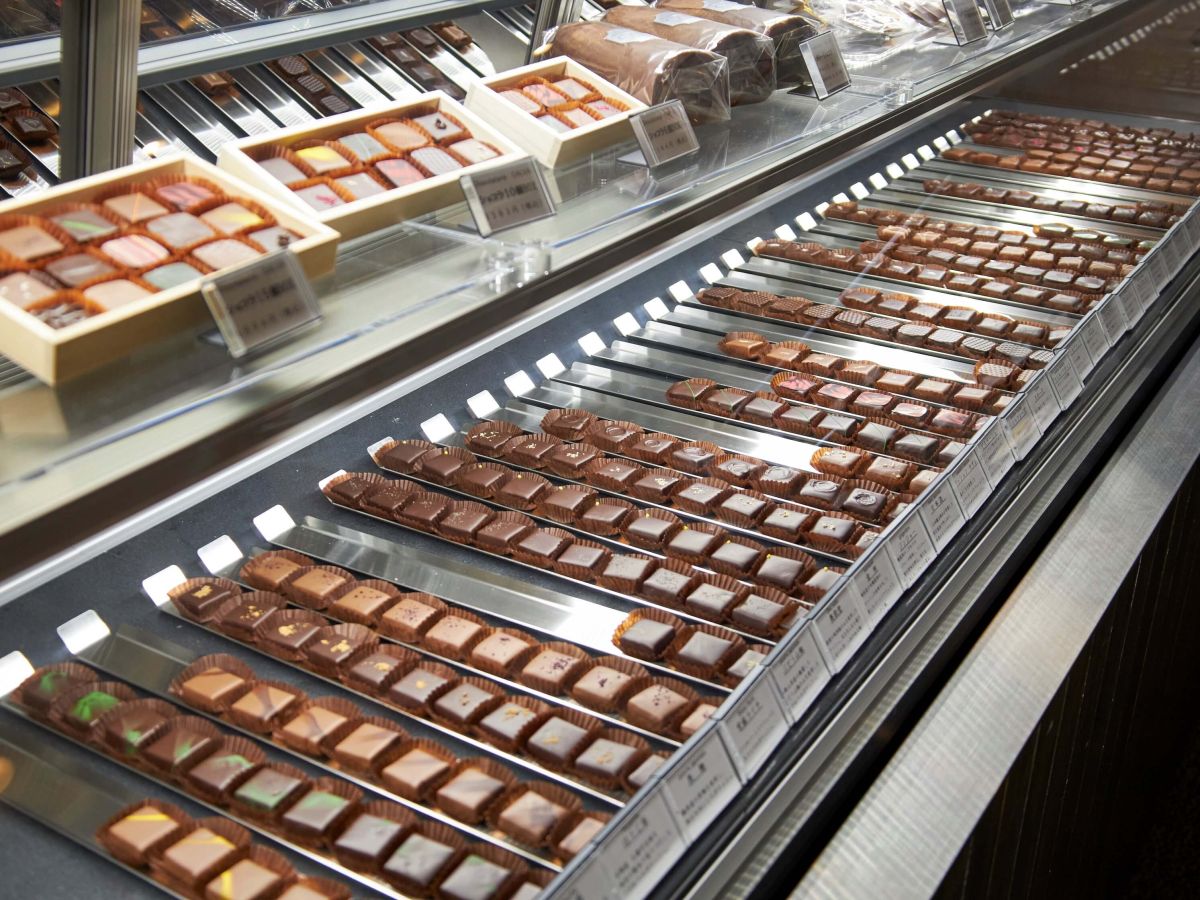 「ショコラ」1個 300円、「ショコラ6個BOX」2144円、「ショコラ10個BOX」3383円など