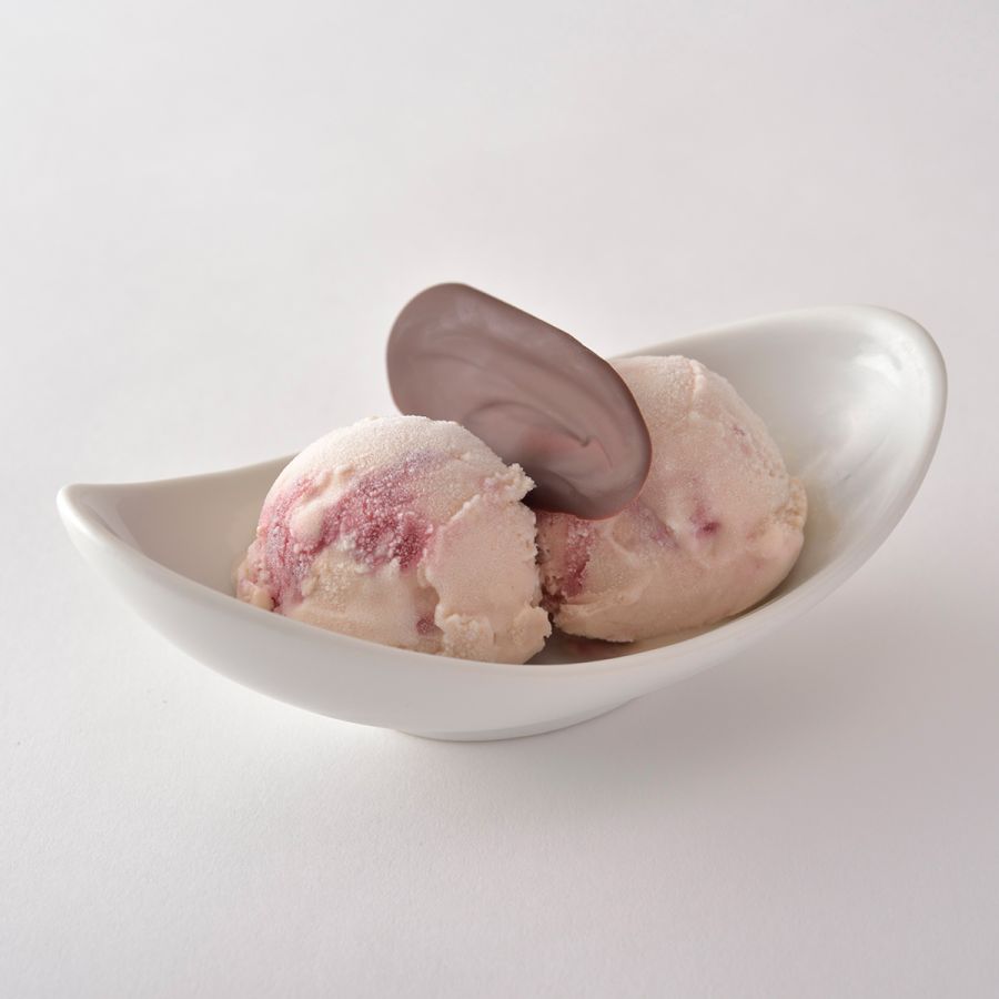 「ストロベリー クリームアイス 」880円