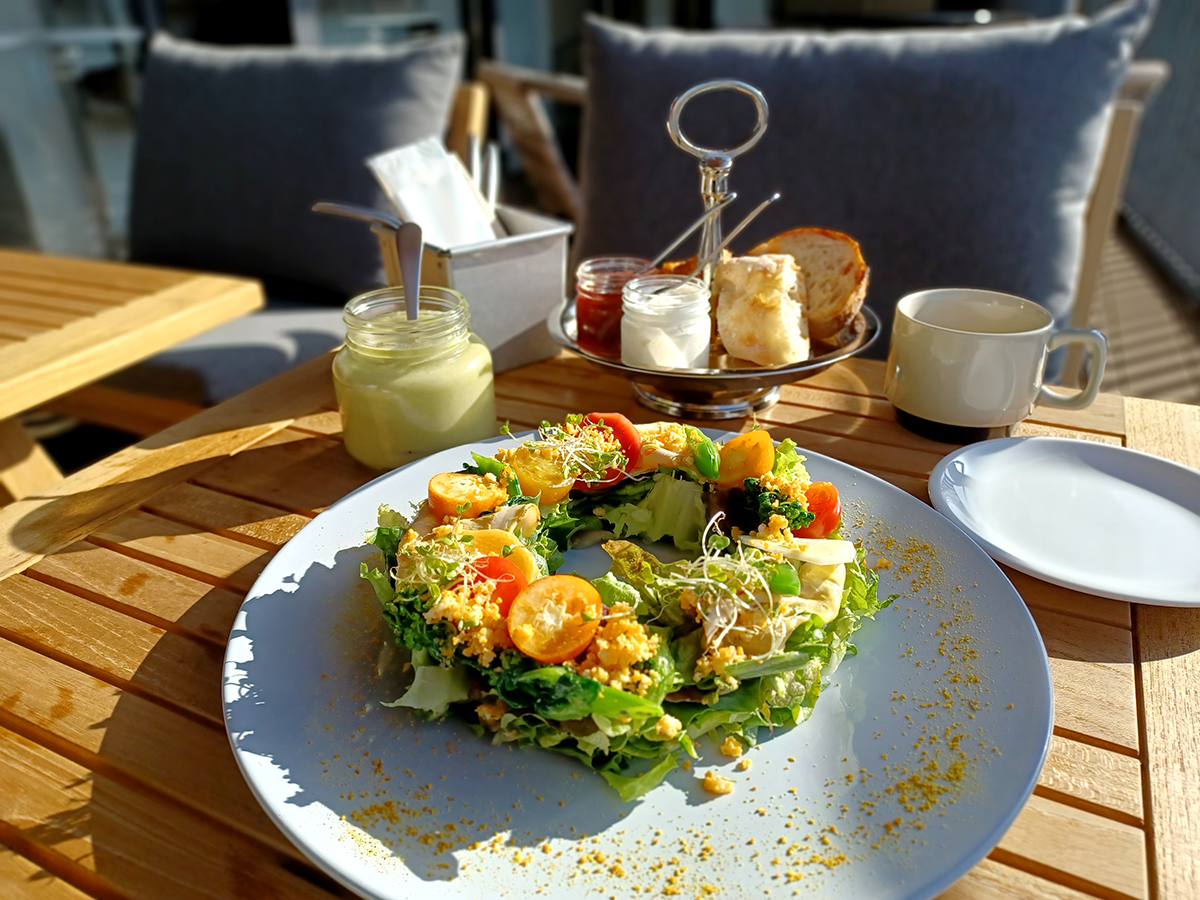 「季節のリースサラダ」1500円