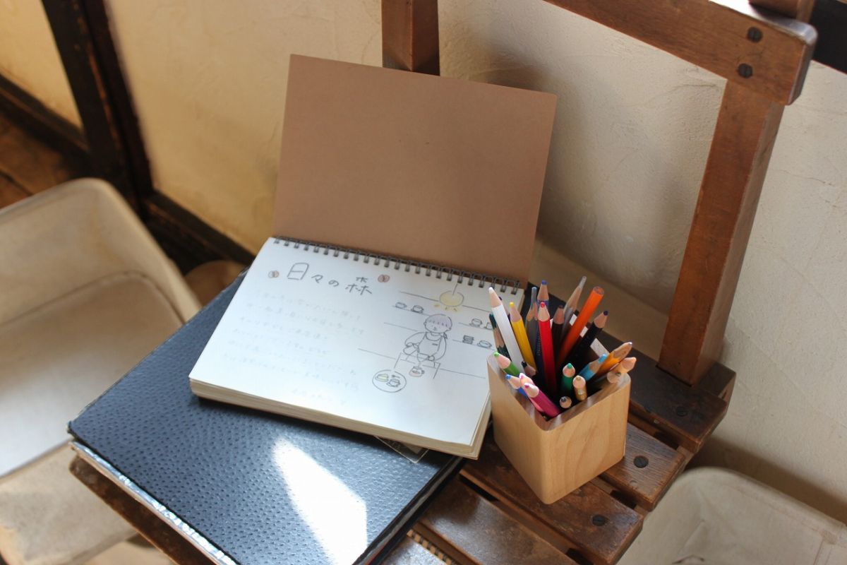 お客さんが思いを綴る名物のノート。歴代何十冊ものノートはすべて事務所で保管しているそうです