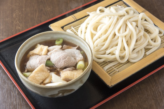 「肉汁うどん」並880円