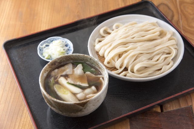 「肉汁うどん」並880円 