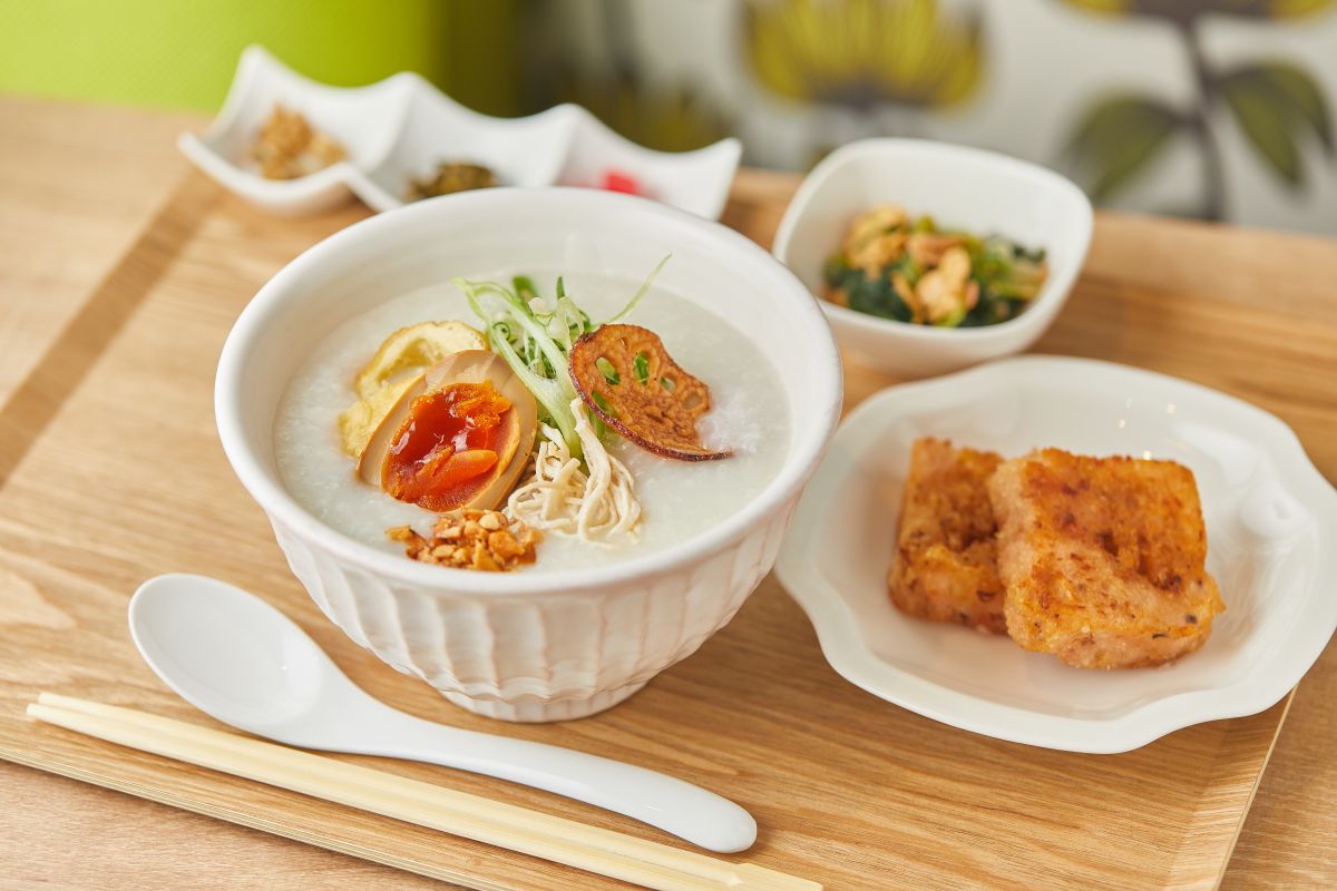 中華とり粥 単品880円 （テイクアウト中650円 小480円）