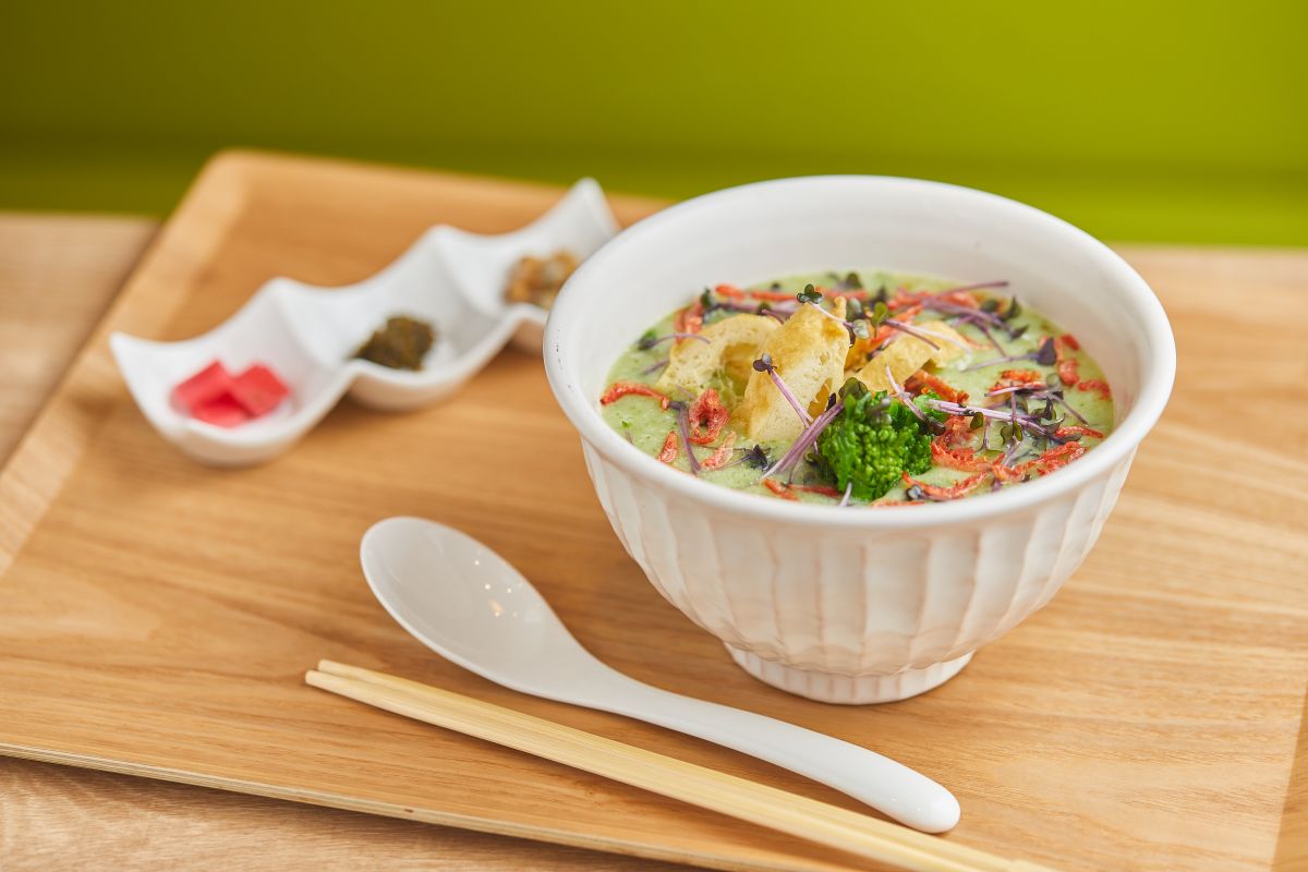 今月のおすすめ粥 菜の花と豆乳のお粥 単品880円（テイクアウト中650円 小480円）