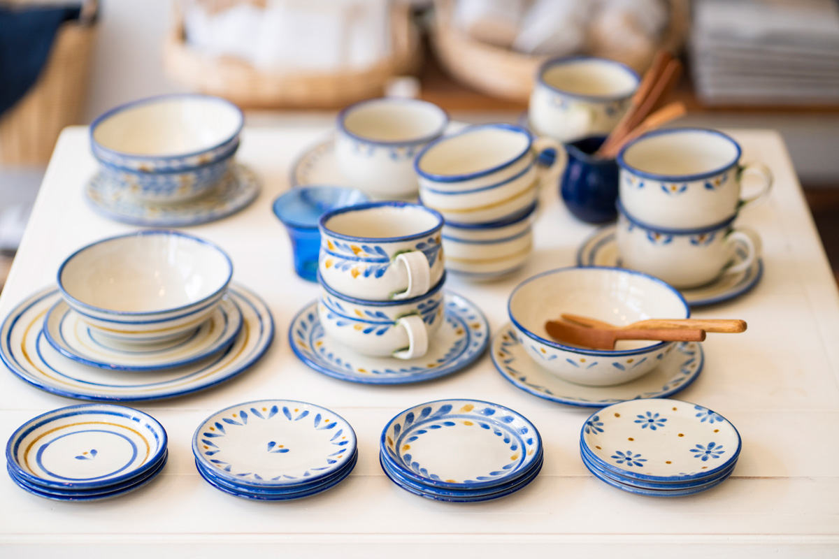 プレートS 1620円、M　2592円、L　4860円、ボウル　2750円、マグカップ　3850円