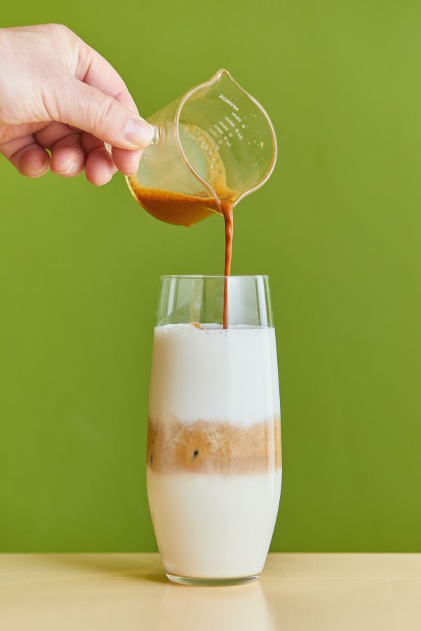 「香港式ミルクティー」580円　／ 「ジャスミンミルクティー」560円