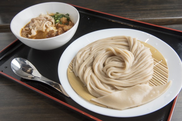 「カレー肉汁うどん」1350円（税込）