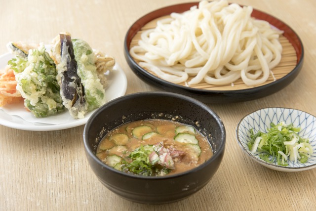 「すったてうどん」1350円