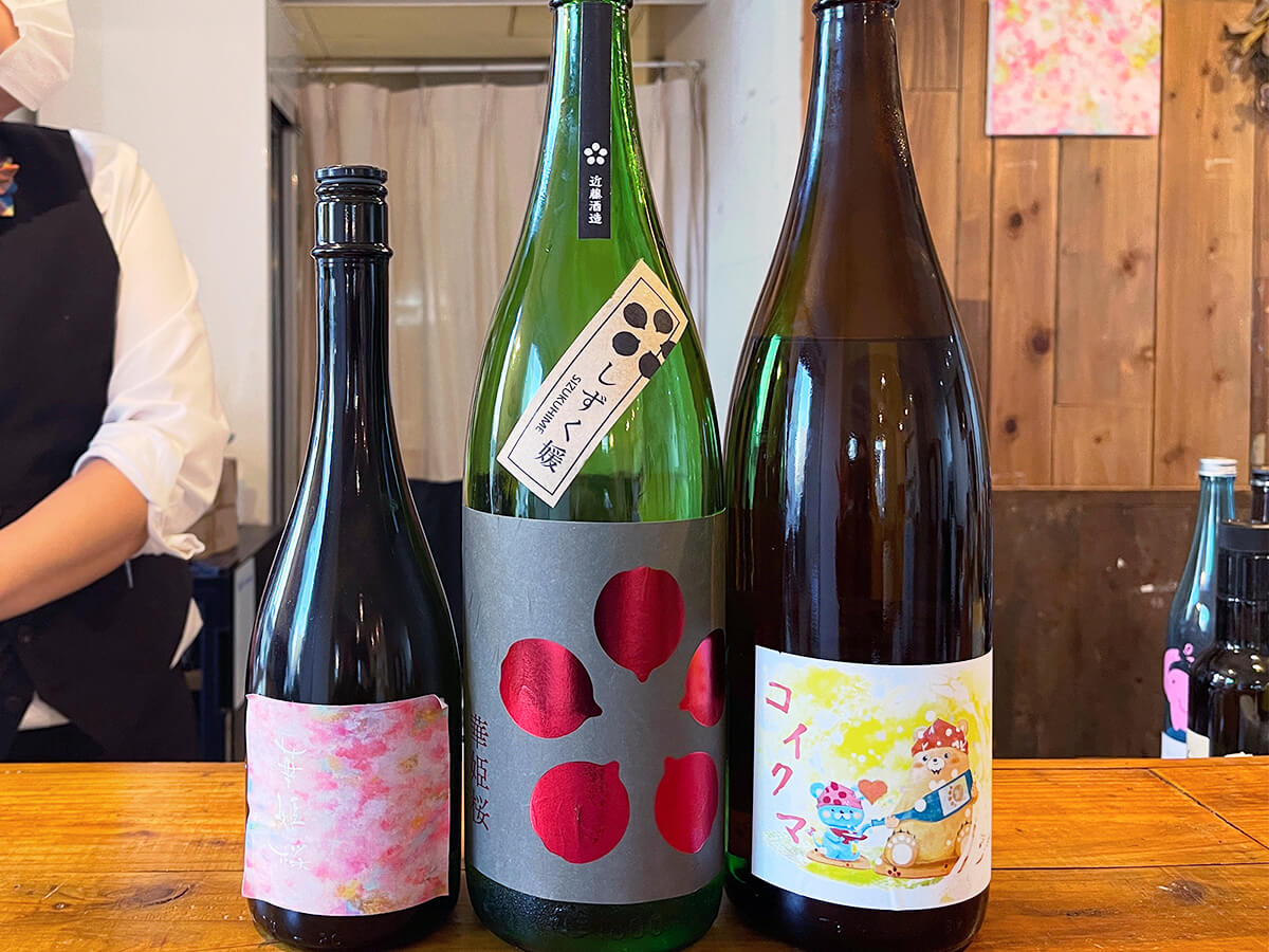 （左から）「華姫桜 咲々」、「華姫桜 しずく媛 無濾過純米吟」、「コイクマ」