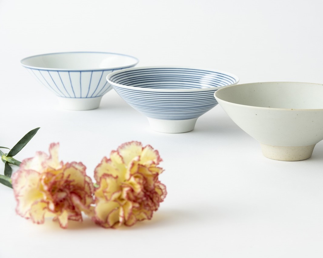 「平茶碗（細駒筋・線割・朧釉）」各3300円