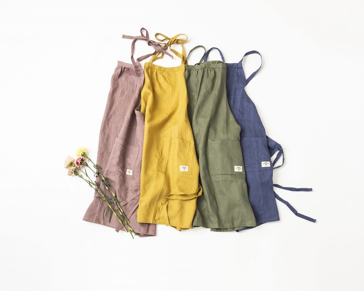 「フレンチリネンエプロン」各5720円