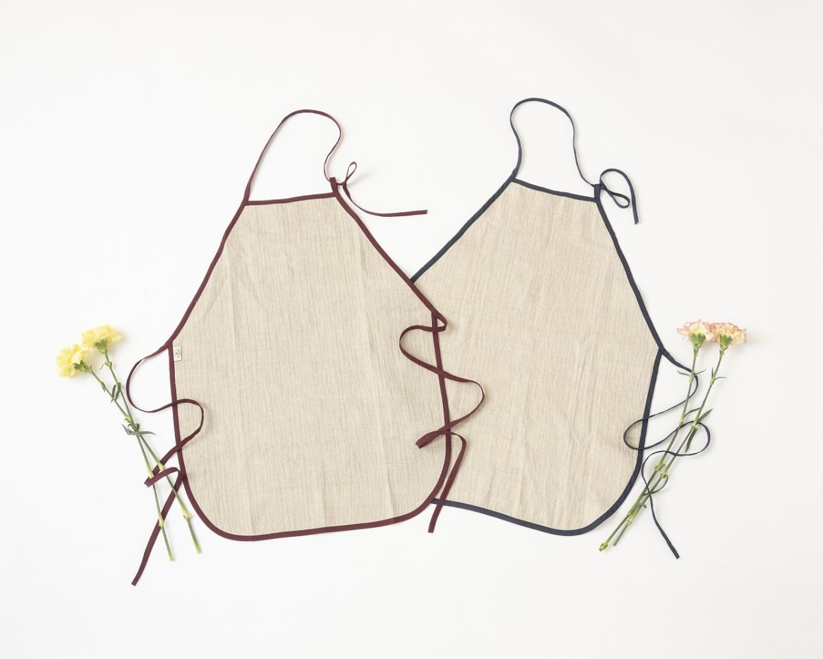 「ワッフルガーゼエプロン（ネイビー・エンジ）」各5060円