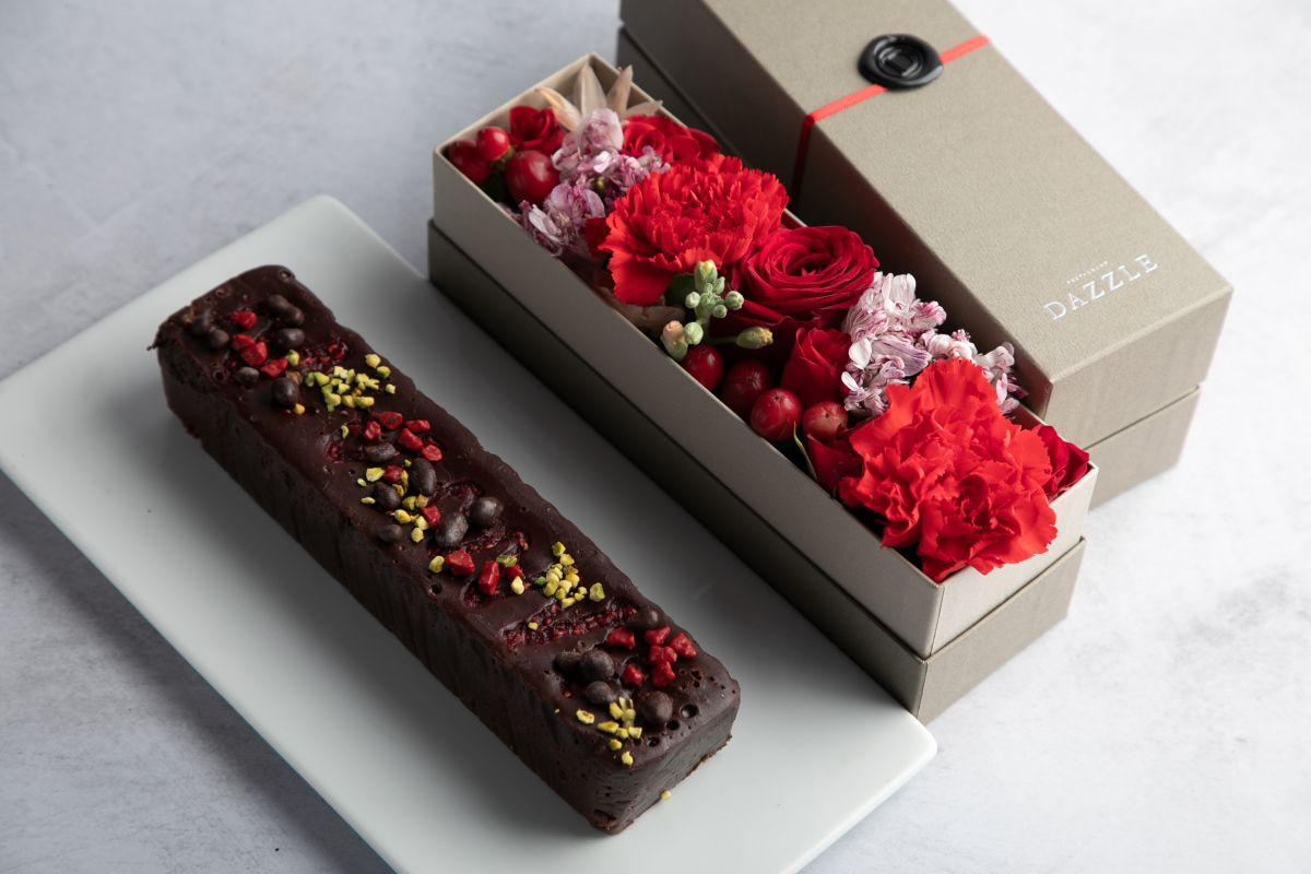 「銀座 生ショコラテリーヌ キルシュ香るグリオットチェリーとフラワーボックス」 5800円 ※送料無料