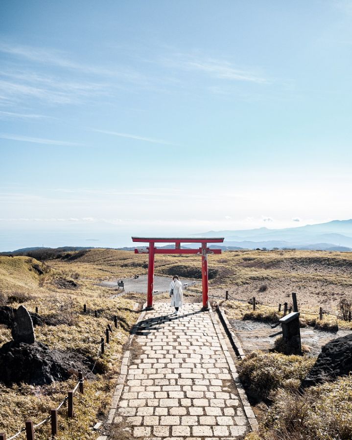 おすすめの社殿側からの一枚。箱根の絶景が一望できます。