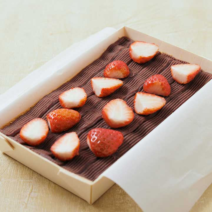 「こしあん苺」約170g 780円、約340g 1410円　※春季限定