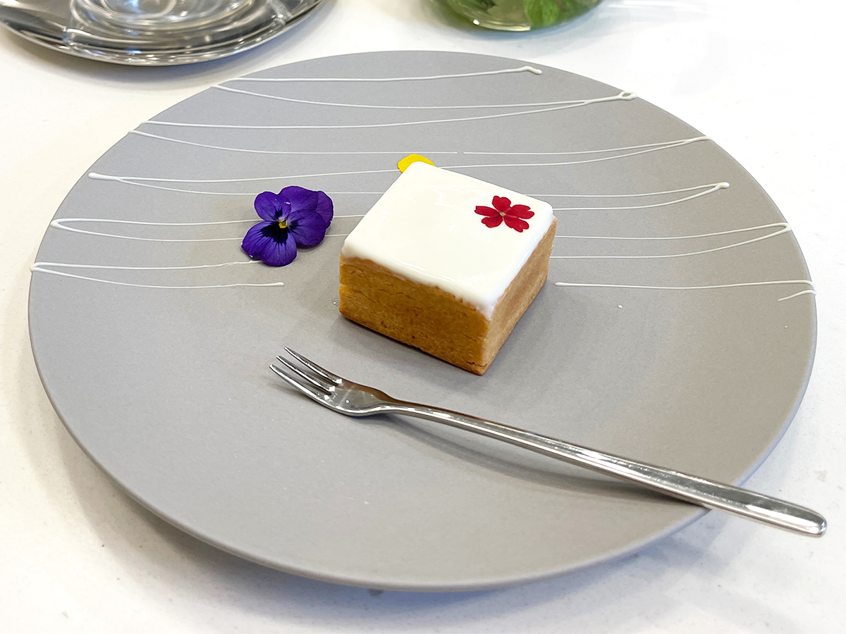 「キューブケーキ パイナップルジンジャー」495円