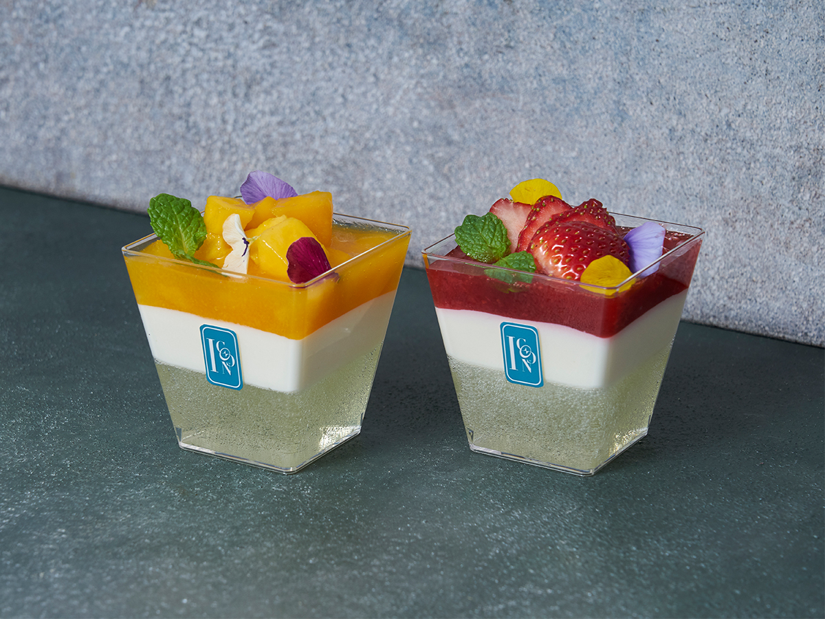 左から「フルーツパンナコッタ マンゴーココナッツ」、「フルーツパンナコッタ ストロベリーミルク」イートイン 各605円／テイクアウト 各562円
