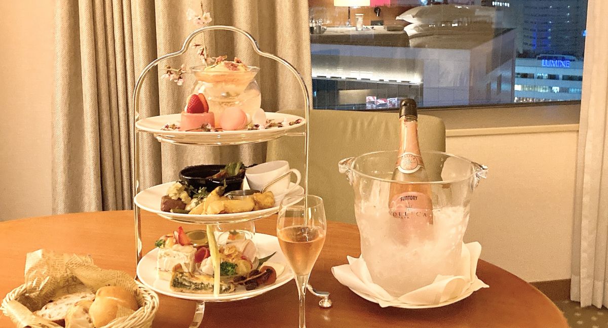 桜のナイトハイティーを夜景と楽しむ贅沢ステイ体験【横浜ベイシェラトン ホテル＆タワーズ】